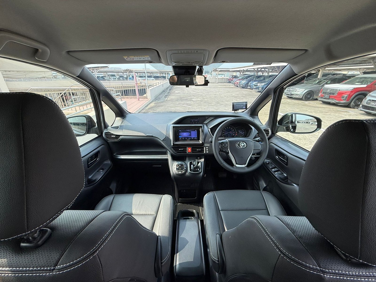 Toyota Noah Hybrid 1.8 X photo 6